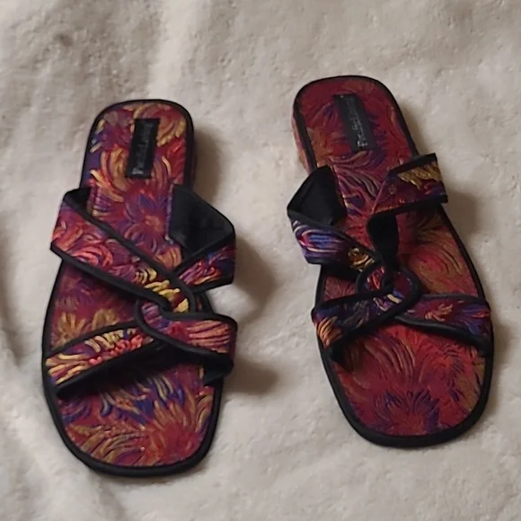 3/$15🚨WAS $45  PACIFIC LIVING Slides size 11 - Picture 2 of 10